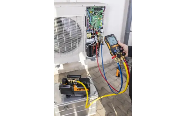 Bomba de vacío automática testo 565i - Con test de estanqueidad integrado y 7 CFM (198 l/min) - Imagen 2